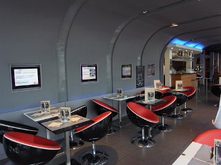 R0014843 Affichage dynamique dans le restaurant du Musée de l'Air et de l'Espace